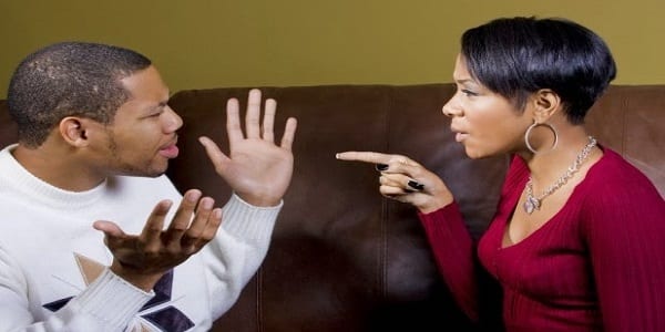 Les 9 mensonges les plus fréquents qu'utilisent les hommes pour séduire une fille