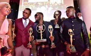 Award du Coupé Décalé: DJ Arafat se moque de Bebi Philippe...Vidéo