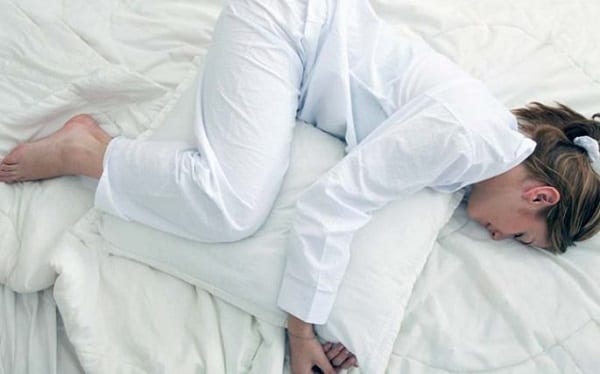 Voici ce que la position de sommeil d'une femme révèle sur elle...