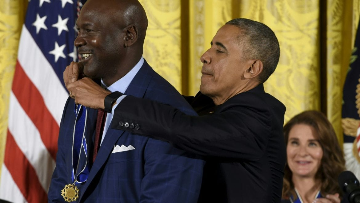 Vidéo-USA: Barack Obama fait pleurer Michael Jordan...La raison
