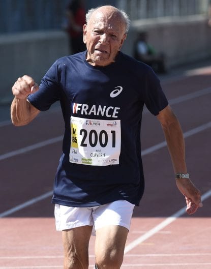 Vidéo: A 86 ans, Michel Claverie est le champion du monde du 200 mètres