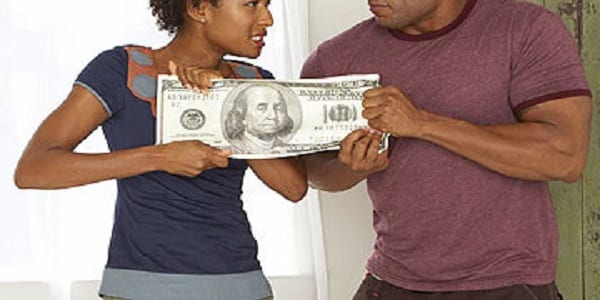 Messieurs, voilà 6 signes qui prouvent qu'une femme n’est pas intéressée par votre argent