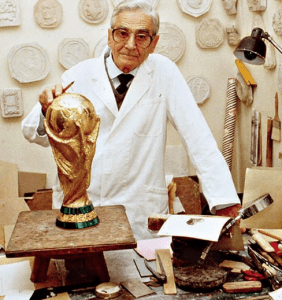 Découvrez l’artiste qui a dessiné le trophée de la Coupe du monde