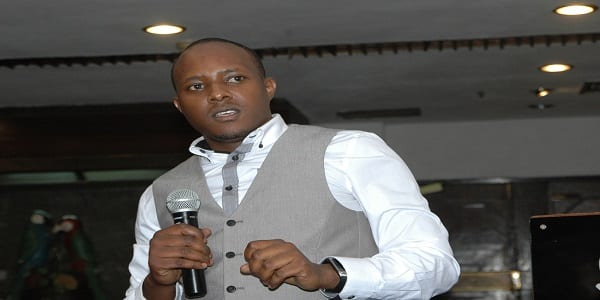 A 24 ans, son entreprise réalise 1,000,000 de dollars de ventes annuelles.