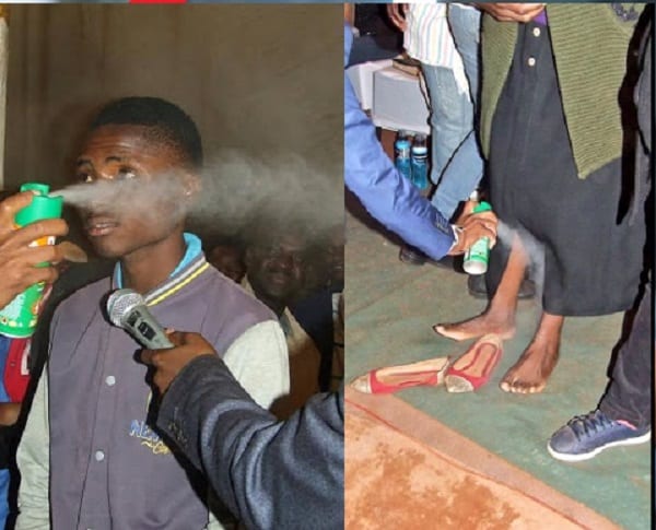 Un pasteur sud-africain pulvérise les membres de son église avec un insecticide "divin": PHOTOS/VIDÉO
