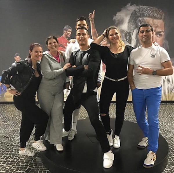 Cristiano Ronaldo: Sa sœur se 'moque' de son égocentrisme (PHOTOS)