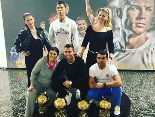 Cristiano Ronaldo: Sa sœur se 'moque' de son égocentrisme (PHOTOS)