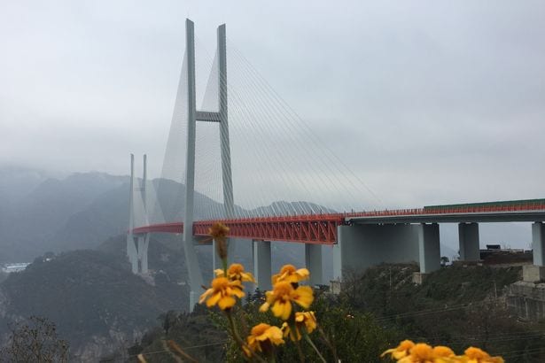 Le pont le plus haut du monde s'ouvre en Chine: PHOTOS/ VIDÉO