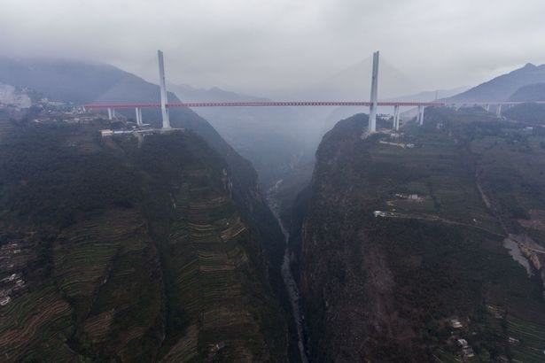 Le pont le plus haut du monde s'ouvre en Chine: PHOTOS/ VIDÉO