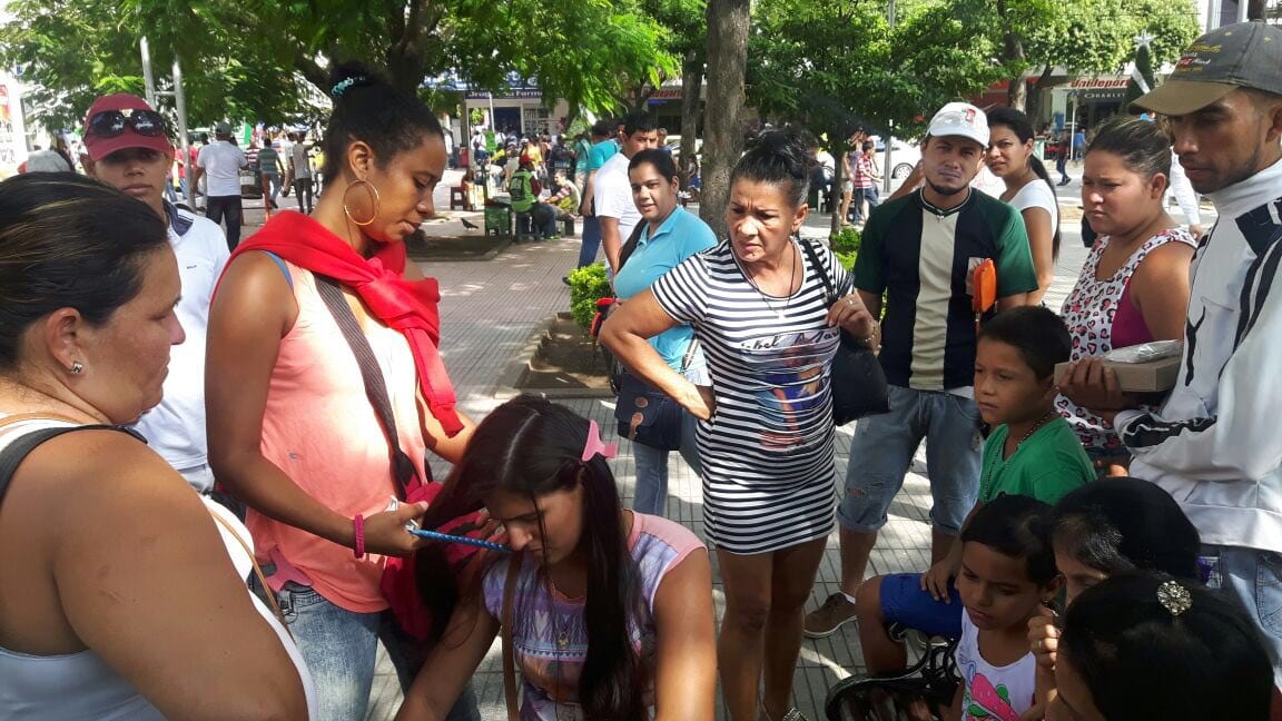 Venezuela: Les femmes vendent leurs cheveux à la frontière colombienne...Les raisons!