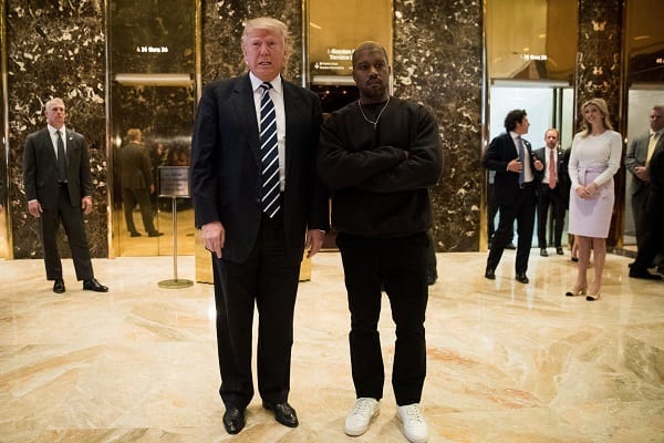 Kanye West rencontre Donal trump, reçoit un cadeau et annonce sa candidature pour 2024: PHOTOS