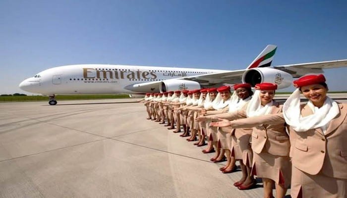 air-journal_emirates-a380-hotesses