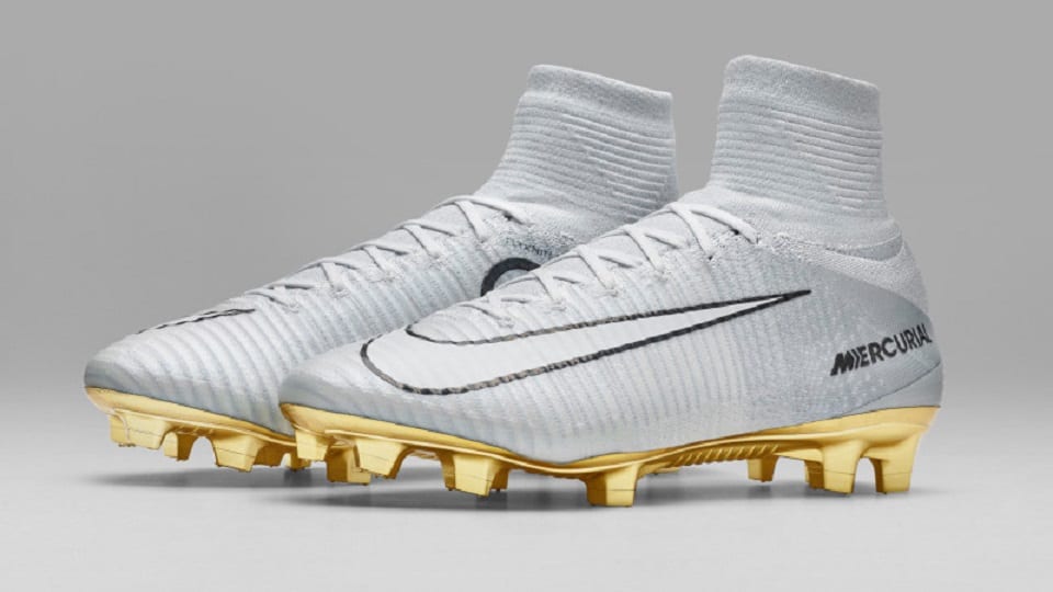 Nike fabrique une chaussure de marque spéciale pour Cristiano Ronaldo après son ballon d'Or: PHOTOS