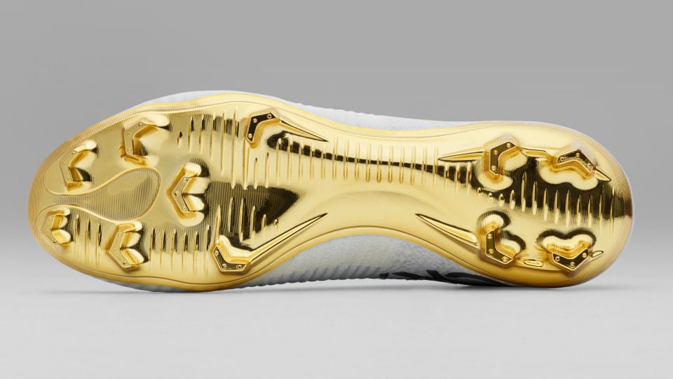 Nike fabrique une chaussure de marque spéciale pour Cristiano Ronaldo après son ballon d'Or: PHOTOS