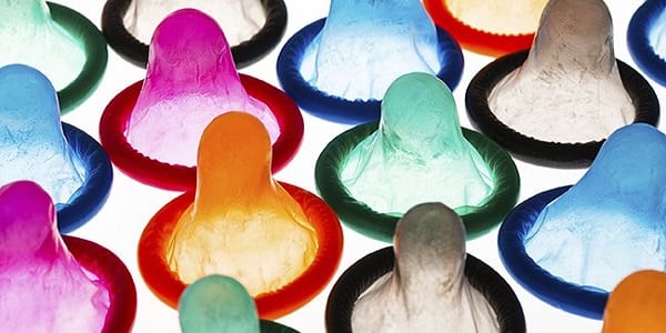 7 choses à ne pas faire avec un préservatif