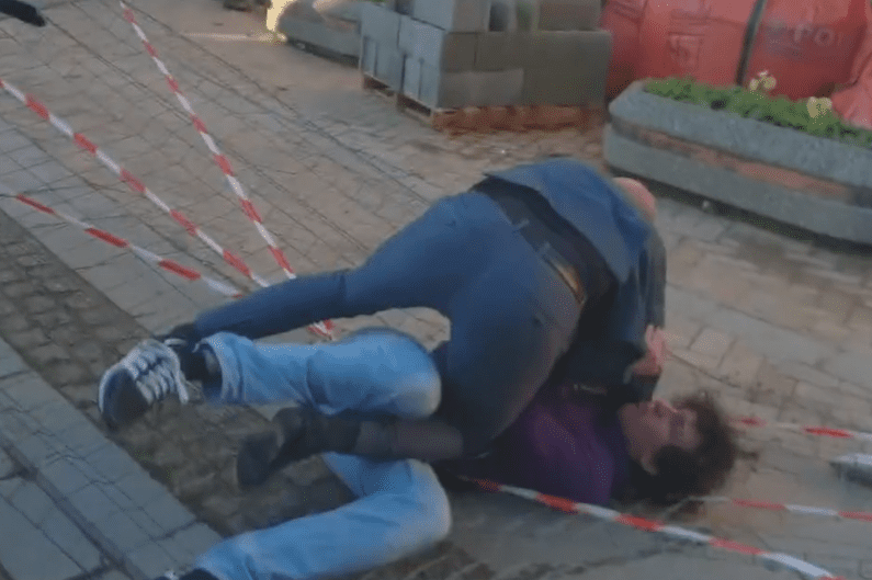 France: Giflé par un jeune homme, Manuel Valls réagit...Photos