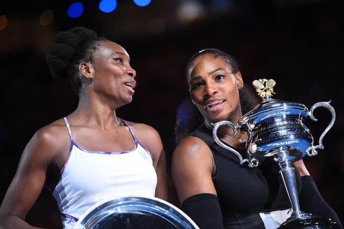 Photos : Serena Williams remporte l'Open d'Australie face à sa sœur Venus et bat un record