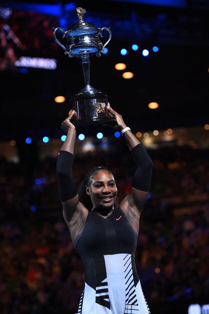 Photos : Serena Williams remporte l'Open d'Australie face à sa sœur Venus et bat un record