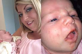 Voilà pourquoi il ne faut pas laisser les visiteurs embrasser votre nouveau né