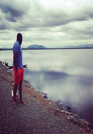 Messieurs, voici 6 Looks de l'acteur ghanéen John Dumelo à adopter pour faire plaisir à votre chérie