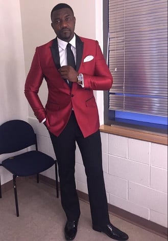 Messieurs, voici 6 Looks de l'acteur ghanéen John Dumelo à adopter pour faire plaisir à votre chérie