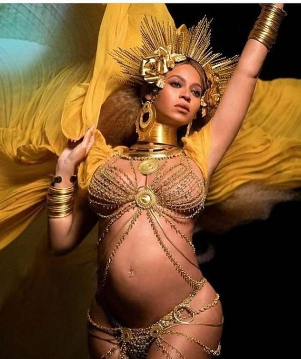 Grammy Awards 2017: Beyoncé incarne la déesse nigériane Oshun pendant sa prestation (PHOTOS)