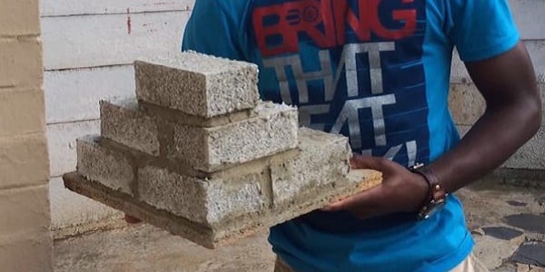 Fabriquer des briques avec du papier, ce n'est pas impossible!