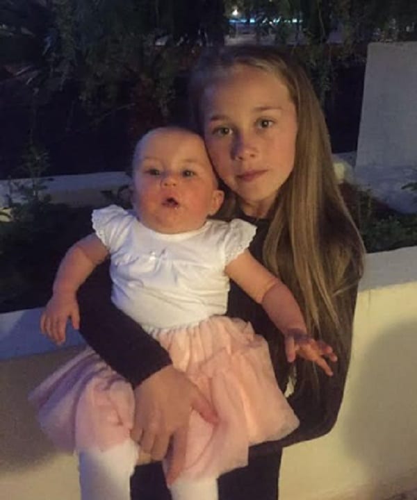 Un bébé ramené à la vie après ce geste simple de sa sœur aînée