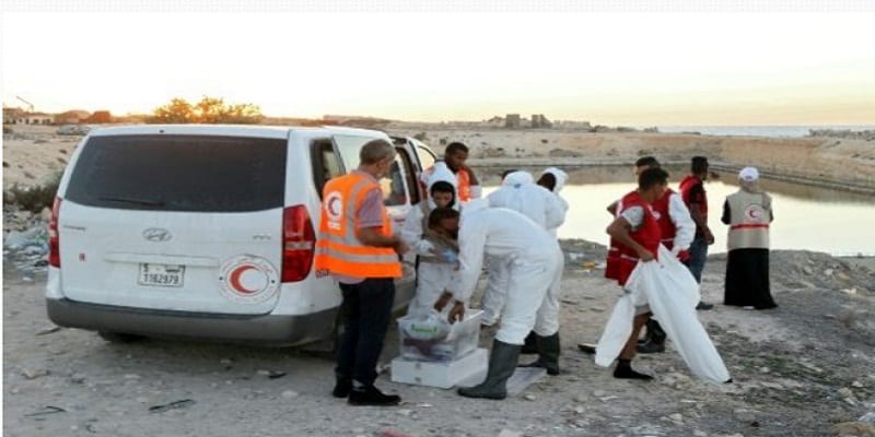 les morts du conteneur en tran d’êttre mis dans le sac