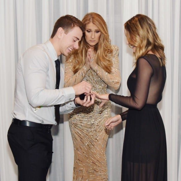 Il surprend sa petite amie en lui faisant sa demande en mariage devant Céline Dion...Photos
