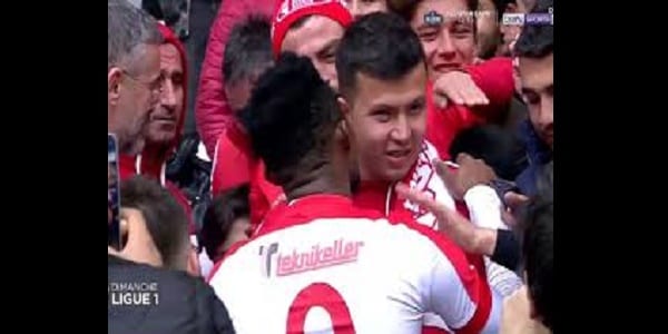 Turquie: Très beau geste de Samuel Eto'o envers un supporteur non-voyant...photo