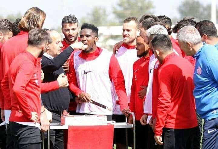 Antalyaspor: Samuel Eto'o piégé par ses coéquipiers le jour de son anniversaire...Photos
