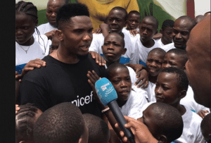 Cameroun : Samuel Eto’o ambassadeur de l’Unicef partage le sourire avec les enfants (Photos)
