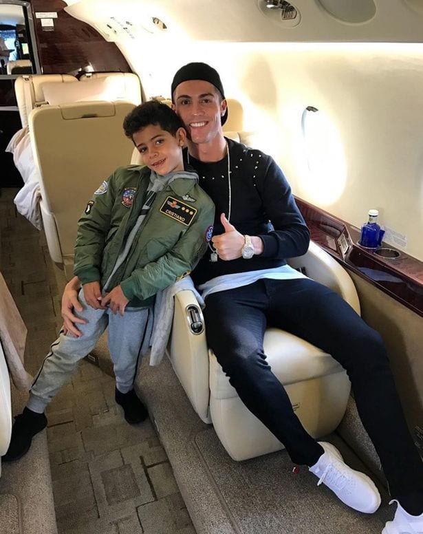 Cristiano Ronaldo  serait "très bientôt" papa de jumeaux