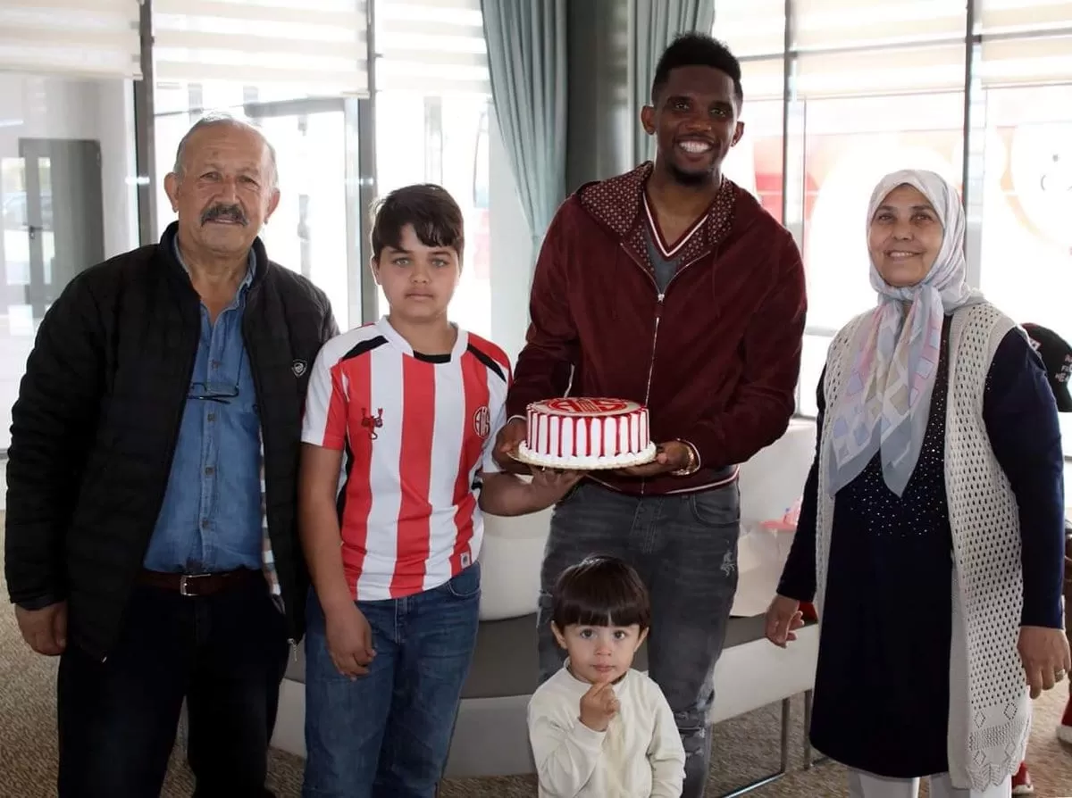 Antalyaspor: Samuel Eto'o piégé par ses coéquipiers le jour de son anniversaire...Photos