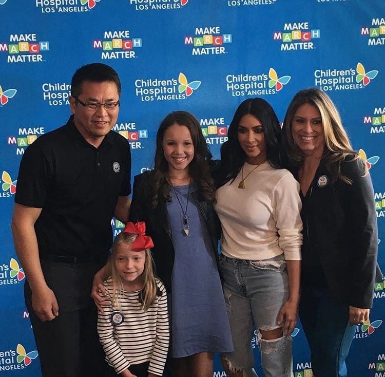 USA: Kim Kardashian visite les enfants malades...Vidéo