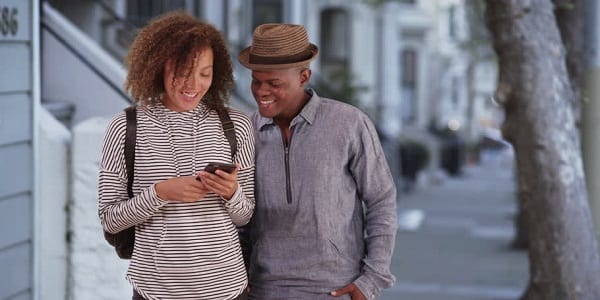 Messieurs, voici des techniques pour séduire une femme au téléphone