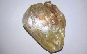 Sierra Léone: un pasteur découvre l'un des plus gros diamants bruts, découvrez ce qu'il en a fait