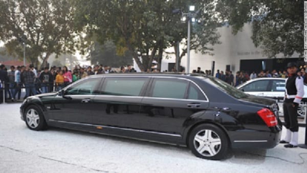 En visite en Indonésie, le Roi Saoudien voyage avec 460 tonnes de bagages
