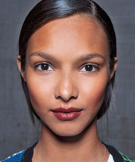 Mesdames, voici comment épiler vos sourcils selon la morphologie de votre visage