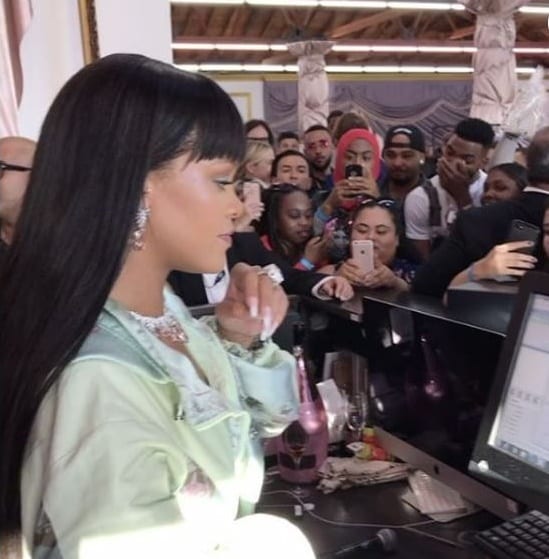 USA: un nouveau métier de Rihanna qui crée l'émeute à Los Angeles ...photos