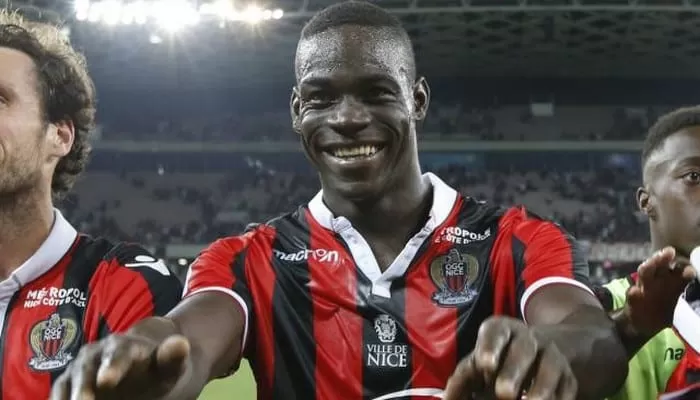 football-video-mario-balotelli-fait-le-show-l-aeroport-de-lille
