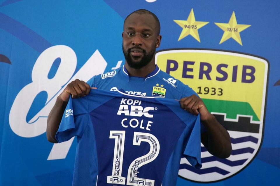 Football: Michael Essien et Carlton Cole interdits de jouer en Indonésie. Explication