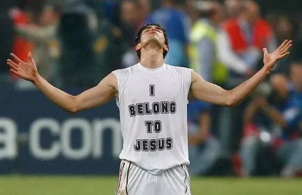 Découvrez en photos, 8 stars de football qui sont des fervents chrétiens