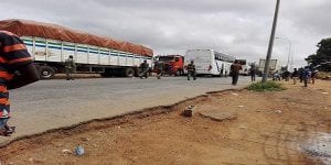 Bouaké: les soldats érigent un blocus au corridor. Le préfet et les chefs religieux tentent de négocier