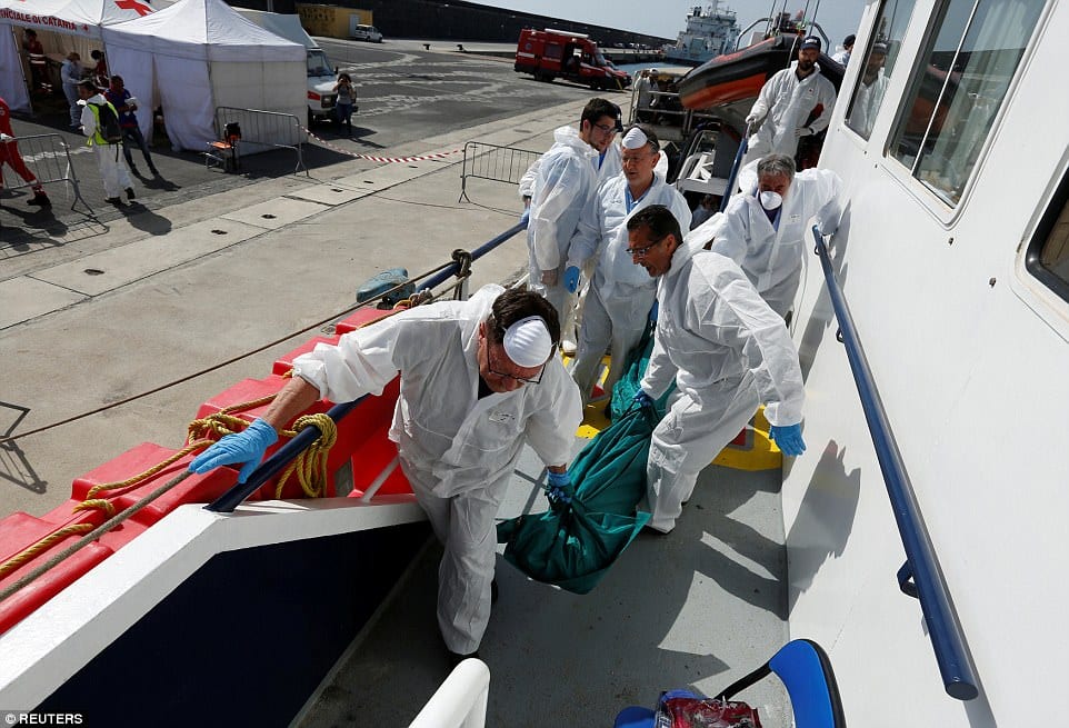 Libye: un jeune migrant africain abattu par des contrebandiers pour un chapeau