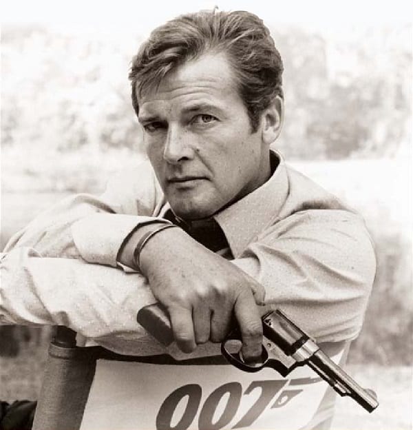 L'acteur incarnant James Bond, Sir Roger Moore meurt à 89 ans