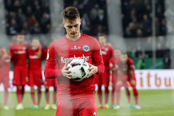 Football: Guillermo Varela se fait virer de Eintracht Francfort pour un tatouage