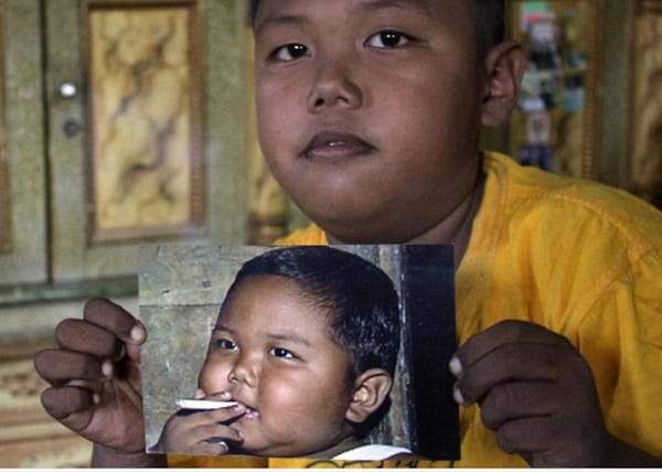 A seulement 2 ans, ce petit indonésien fumait 40 cigarettes par jour, que devient-il aujourd'hui ?