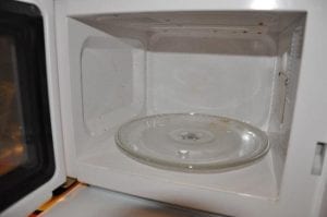 Comment nettoyer son four à micro-onde efficacement !
